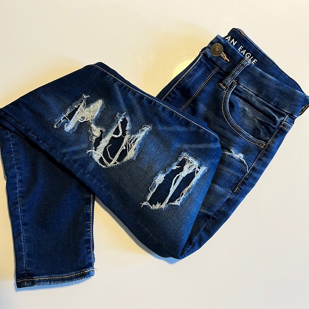 American Eagle size 6 denim distressed jeans